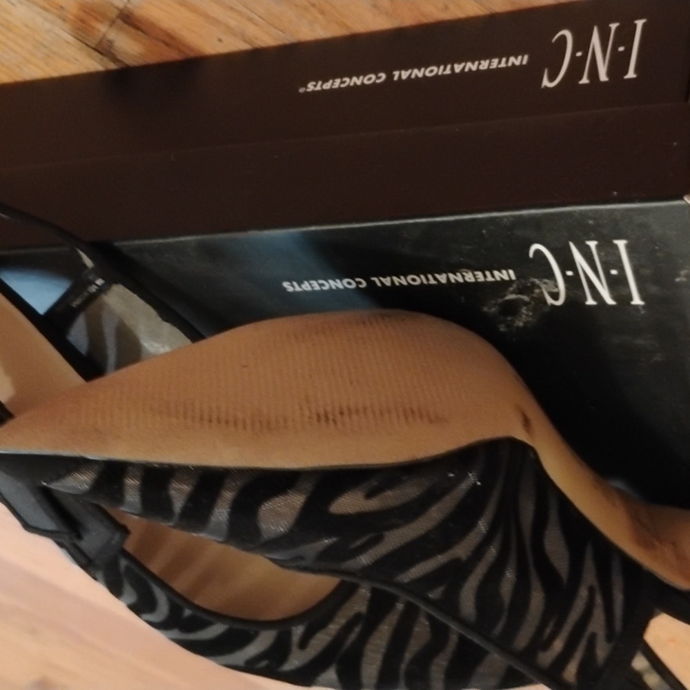 Inc Heels Stylish Black and White Striped Garment - Picture 3 of 5